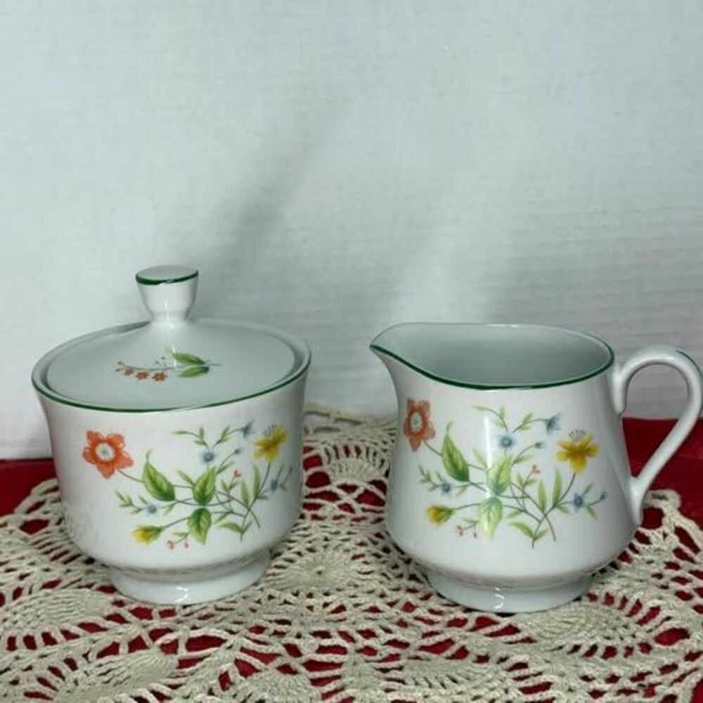 Castlecourt April Showers Fine China Creamer and Sugar Bowl Set